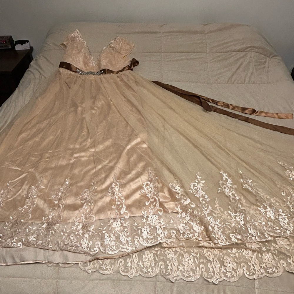 Cream Colored Wedding/ Bridesmaid/Prom Gown - Picture 2 of 16